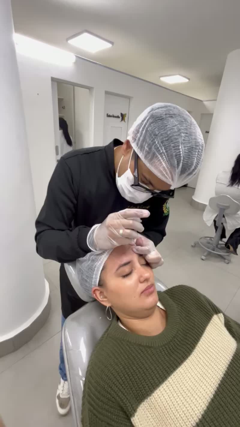 Vídeo de preparação de atendimento na ÉLEVÉ Clinic