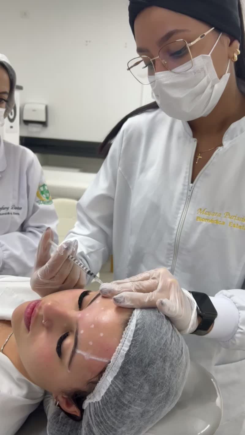 Vídeo de atendimento facial supervisionado na ÉLEVÉ Clinic